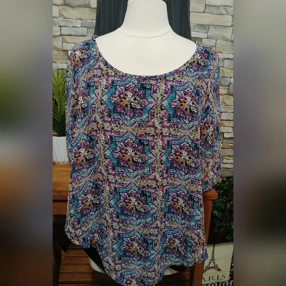 Notations Geometric Large Layered Flutter Blouse